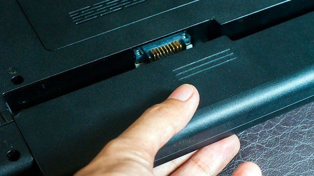 Почему батарея ноутбука подключена но не заряжается